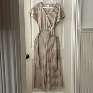H&M womens pull on jumpsuit stripe short sleeve clasp closure size XS beige/gold